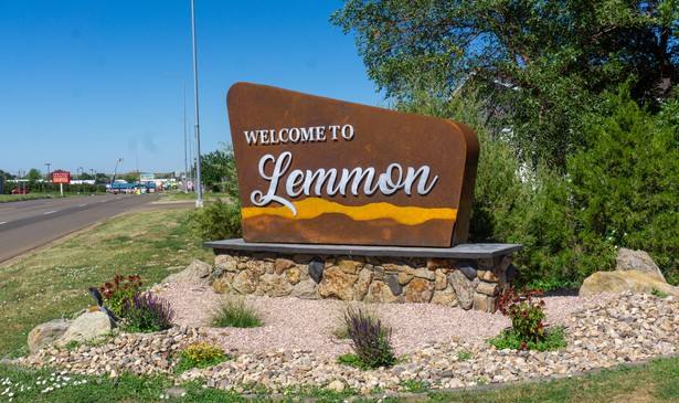 Sign that says 'welcom to Lemmon